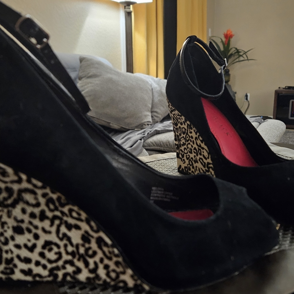 Ankle Strap Cheetah Wedges WHBM - Picture 7 of 7